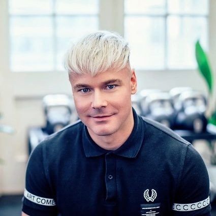 Simon Brix square Photo of Simon Brix in a blue T-shirt